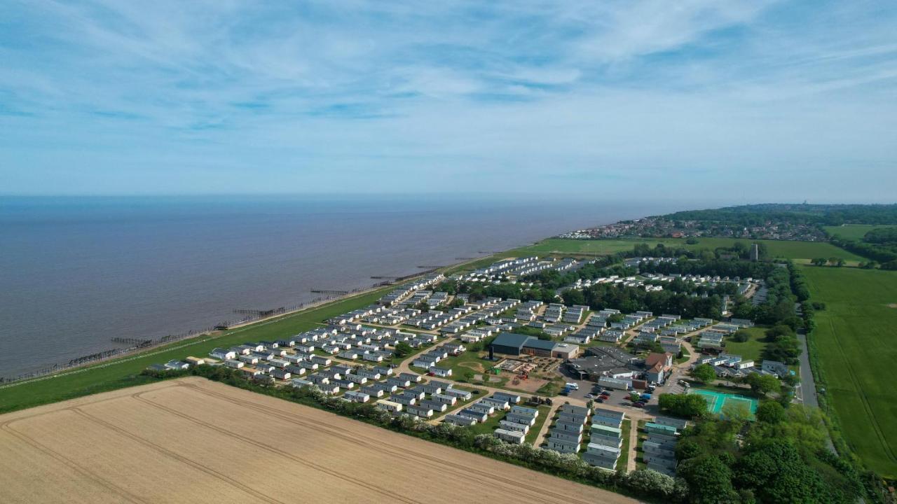 Gorgeous 6 Berth Caravan With Decking And Wi-Fi At Broadland Sands Ref 20377Bs Hopton on Sea Εξωτερικό φωτογραφία