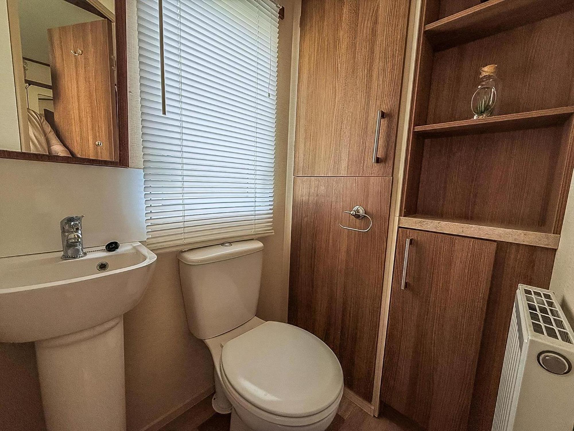 Gorgeous 6 Berth Caravan With Decking And Wi-Fi At Broadland Sands Ref 20377Bs Hopton on Sea Εξωτερικό φωτογραφία