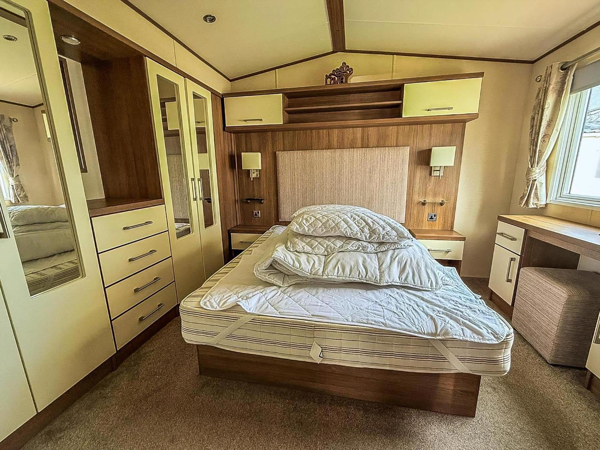 Gorgeous 6 Berth Caravan With Decking And Wi-Fi At Broadland Sands Ref 20377Bs Hopton on Sea Εξωτερικό φωτογραφία