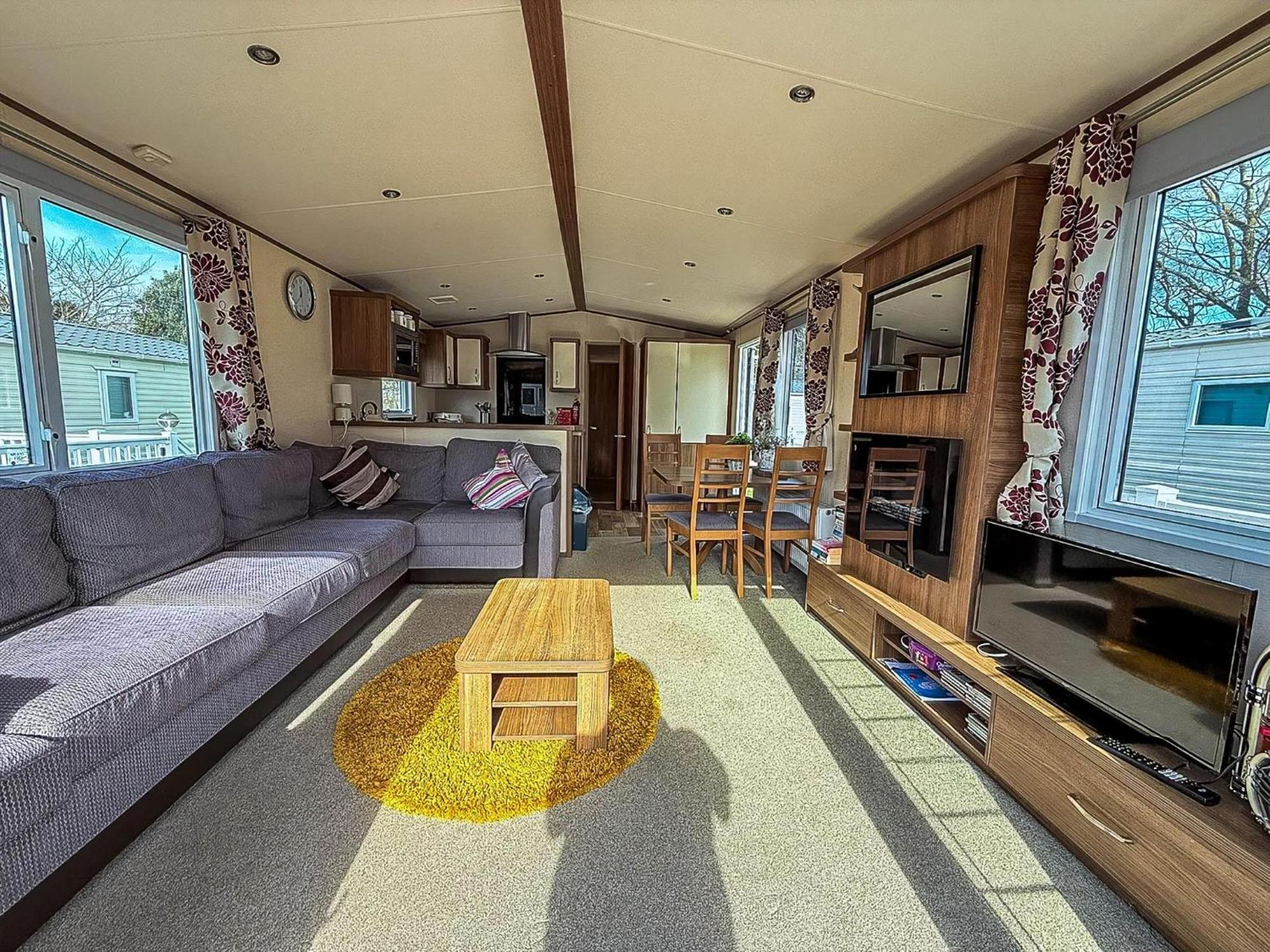 Gorgeous 6 Berth Caravan With Decking And Wi-Fi At Broadland Sands Ref 20377Bs Hopton on Sea Εξωτερικό φωτογραφία